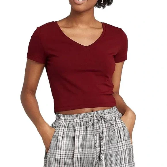 Case of 24 Wild Fable Women's Short Sleeve V-Neck Cropped T-Shirt - (Berry Maroon, Medium)