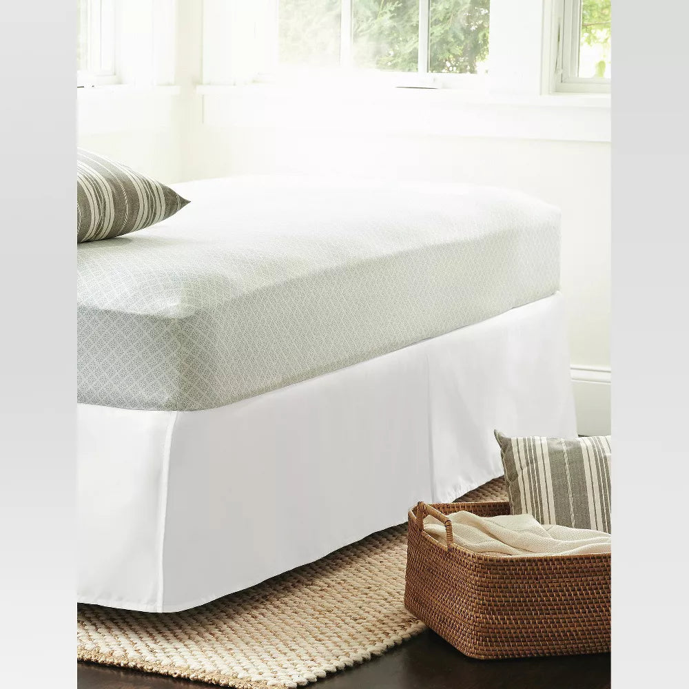 Threshold White Wrinkle-Resistant 100% Cotton King Sized Bed Skirt